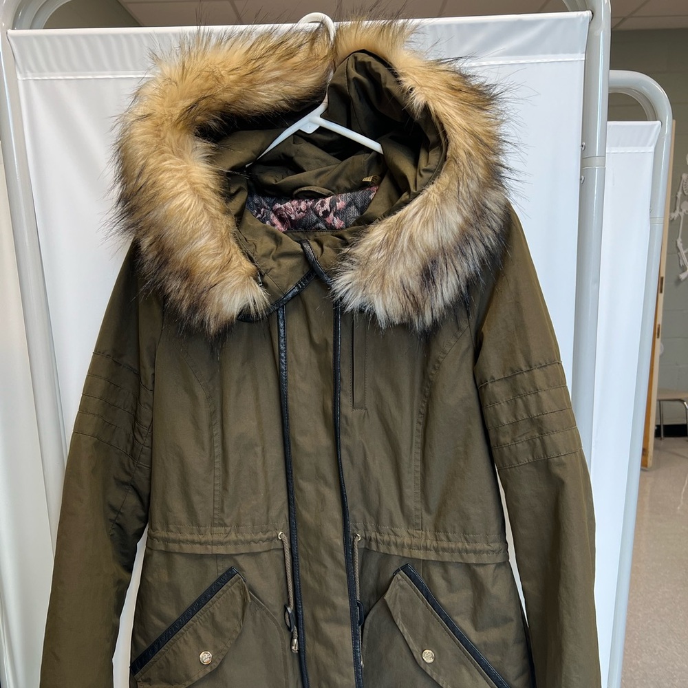 Jessica Simpson M Olive parka coat
